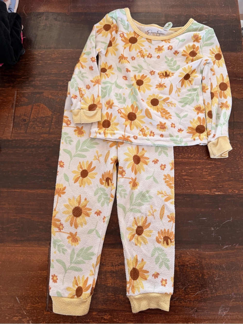 👚CLOSET CLEAN OUT SALE👖Super Soft Sunflower Thermal Kids Pajama Set. 2T